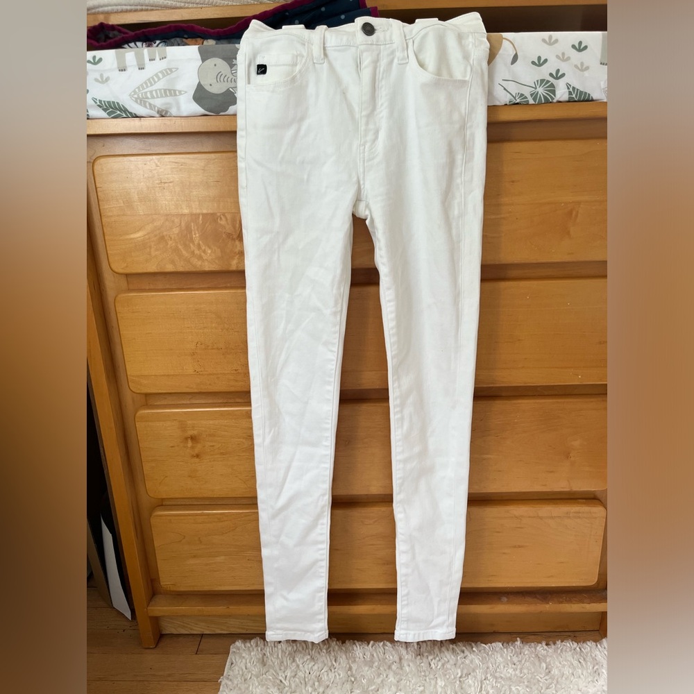 White skinny jeans